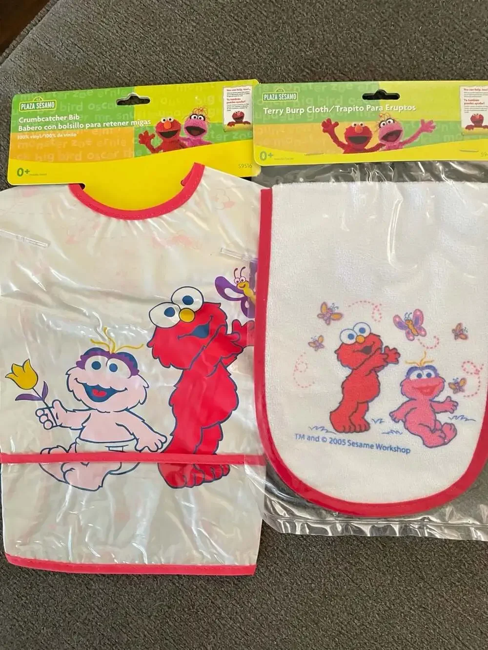 Plaza Sesamo Sesame Street Baby 7 piece Set Elmo and Zoe Bibs